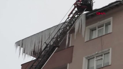 Ağrı'da Buz Kırma Ekibi Görev Başında