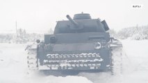 Irmãos russos montam tanque de guerra nazista