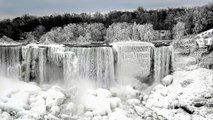 Teile der Niagarafälle zu Eis erstarrt