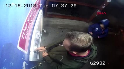 İstanbul- Atm'lerden Kart Kopyalayan Şüpheliler Kamerada