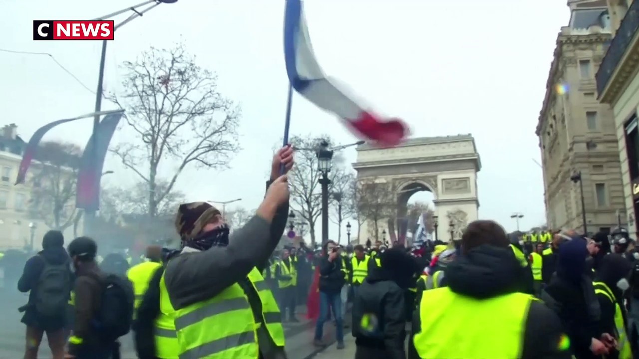 Lanceur de balle de défense : Christophe Castaner veut des caméras piéton pour les policiers
