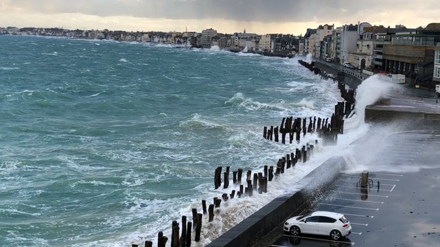 Grande marée : les vagues font leur show