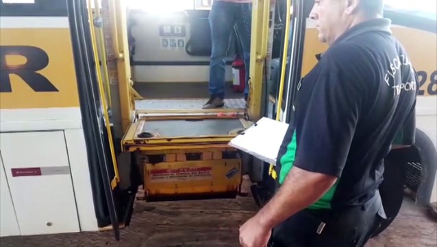 Veículos do transporte escolar passam por vistoria da Cettrans