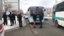 Yolcunun Bıçakladığı Halk Otobüsü Şoförü Yaralandı - Kars