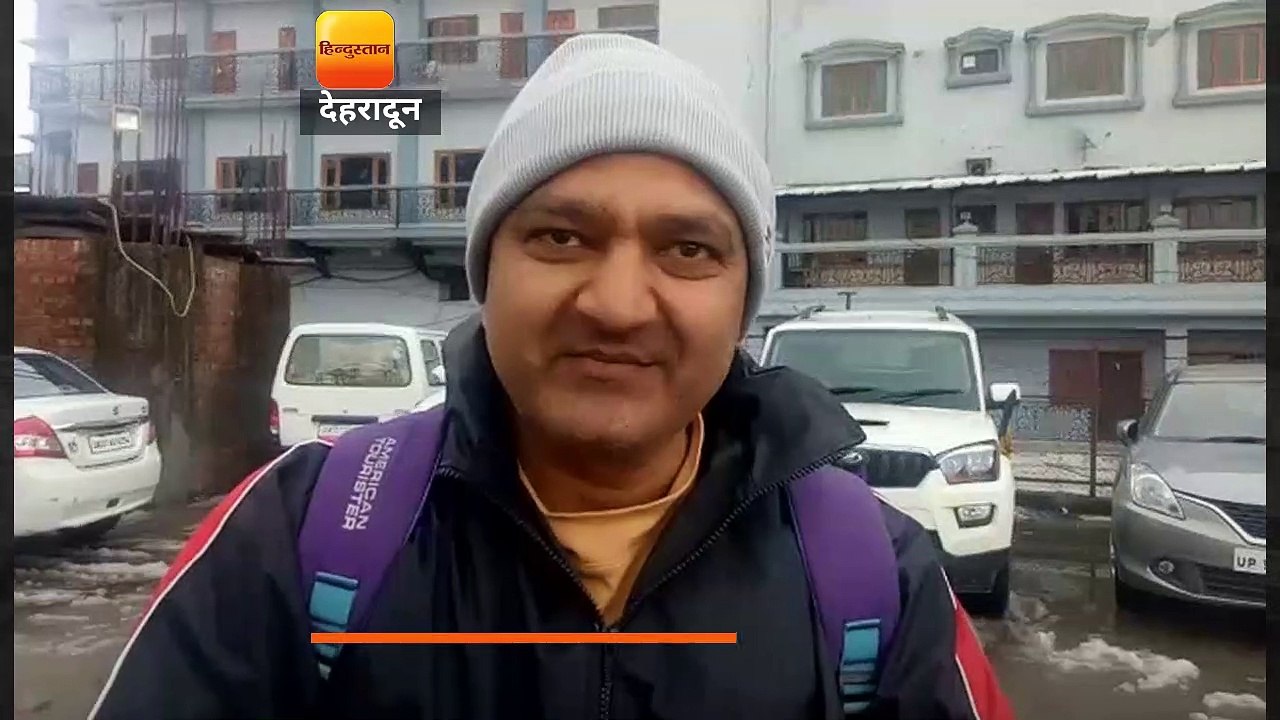 मसूरी-धनोल्टी के बीच बर्फ में फंसे सैकड़ों पर्यटक