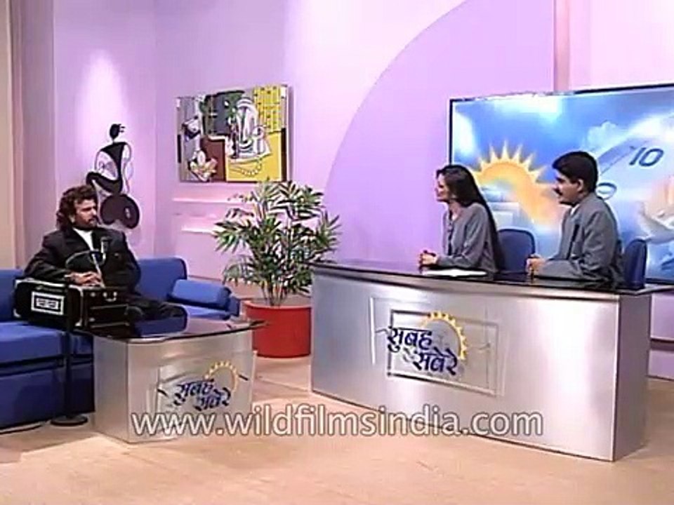 Punjabi musician and singer Hans Raj Hans sings 'Kithe Koi Ronda Howega'
