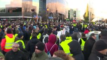 Taxistas de Madrid bloquean los accesos a Fitur