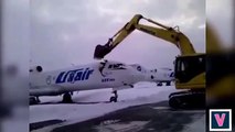Un employé digère mal son licenciement et détruit un avion.