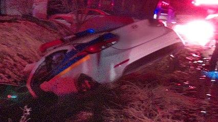 익산 경찰차-승용차 정면충돌...경찰관 1명 사망 / YTN