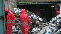 İzmir'de tarihi bina çöktü: 1 kişi enkazda aranıyor