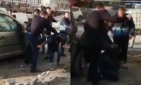 İzmir'de zabıta ekipleri seyyar satıcıyı tekme tokat dövdü