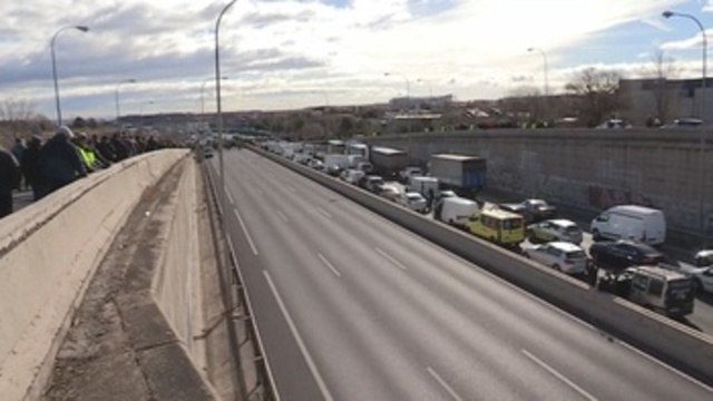 Los taxistas madrileños cercan Fitur en su tercera jornada de huelga