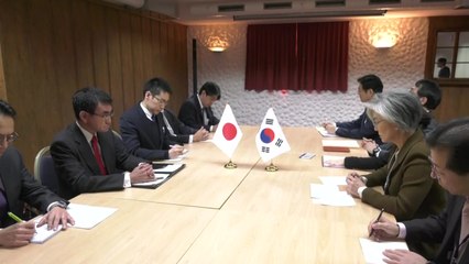韓日 외교장관, 강제동원 판결 후 첫 만남 / YTN