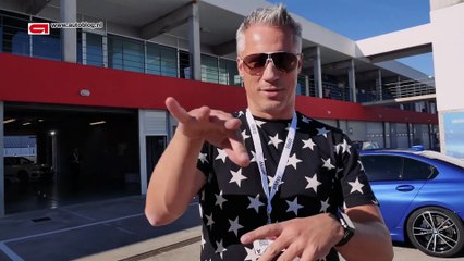 De BMW reversing assistant rijdt voor jou achteruit