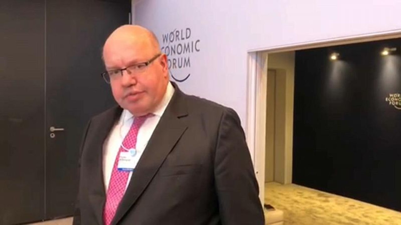 Extending Brexit negotiations better than no deal, German economy minister says