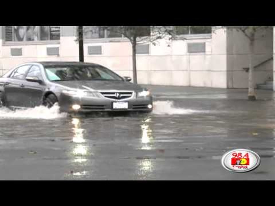 Obama, Romney suspend campaigns to focus on Sandy