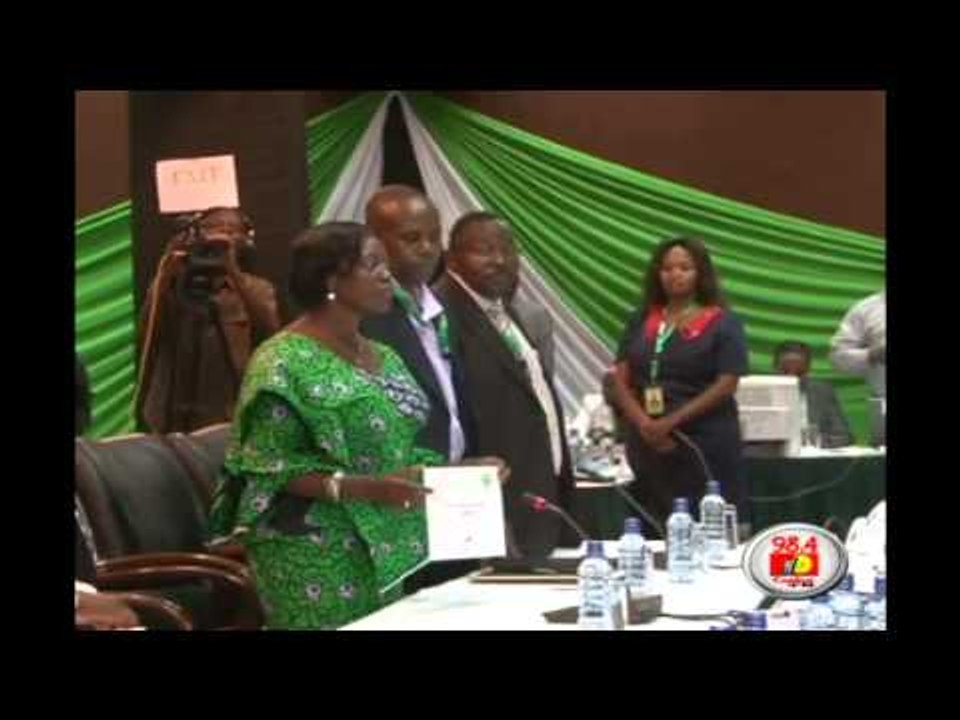 Martha Karua and Peter Kenneth cleared by IEBC to vie presidency