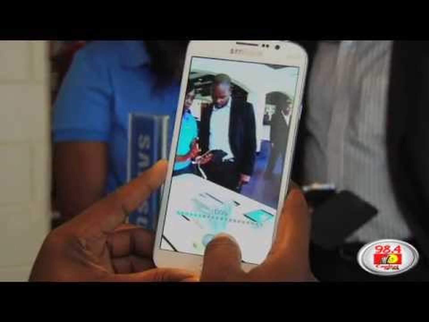 Samsung introduces new Galaxy Mega Smartphone