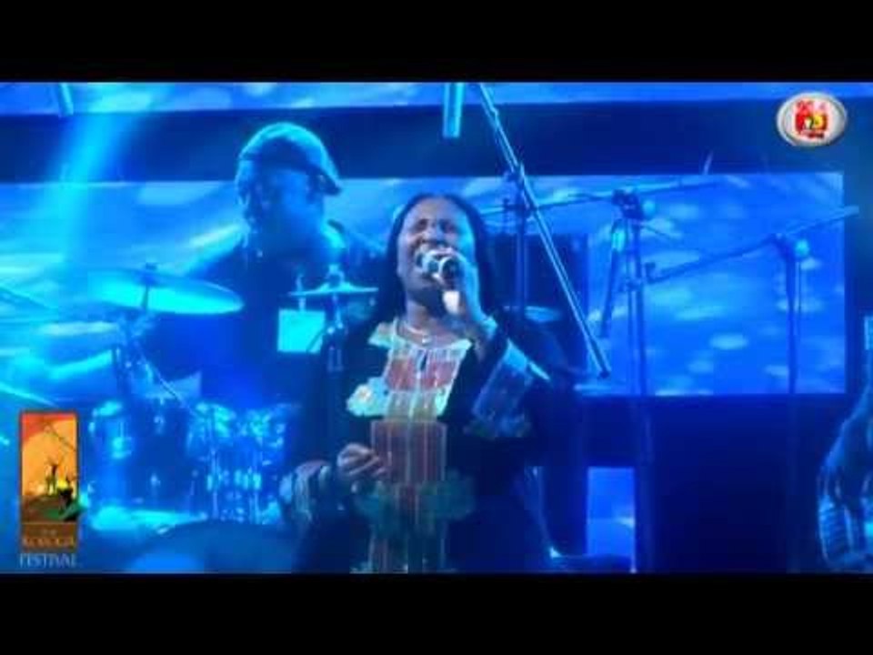 Yvonne Chaka Chaka - Kana uchema LIVE @TheKorogaFestival