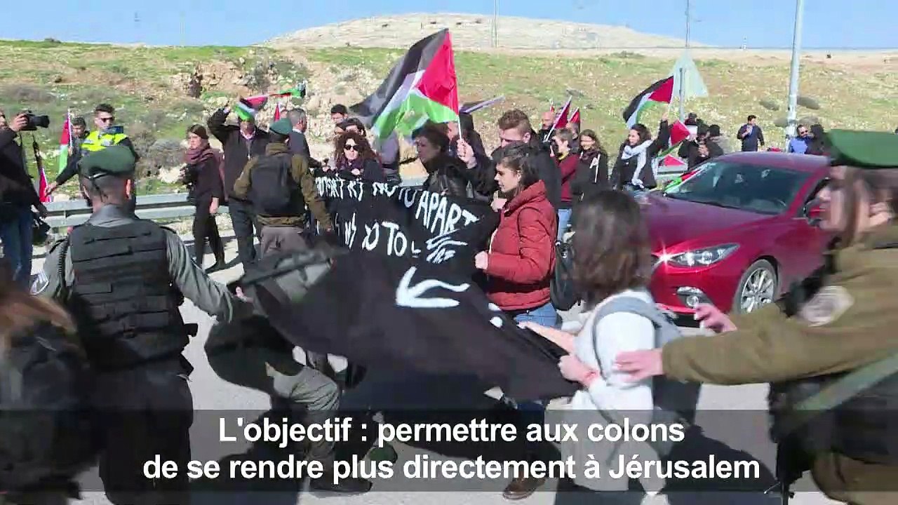 Manifestation contre une route séparée en 2 prè...