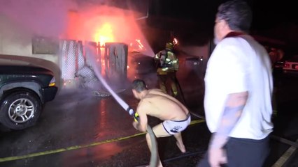 Un homme saute de la fenêtre de son appartement pour échapper aux flammes