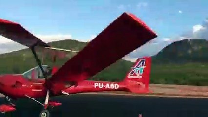 Asa de avião embate em homem que filmava de perto a descolagem