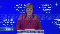 VUÇIÇ TAKON MERKEL NE DAVOS, PJESE E BISEDIMEVE DHE KOSOVA - News, Lajme - Kanali 7