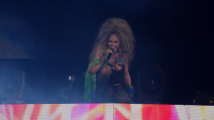 Gloria Trevi - Dr. Psiquiatra (En Vivo Desde Arena Ciudad De México)