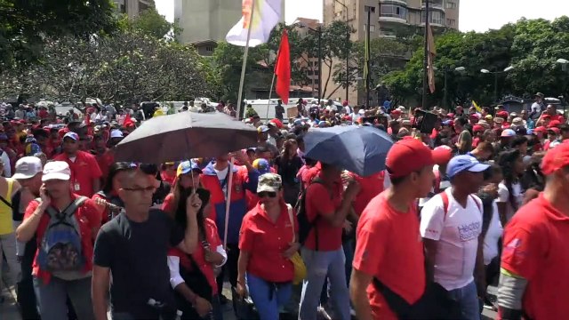 Cientos de manifestantes defienden a Maduro en las calles