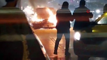 Seyir halindeki otomobil alev alev yandı