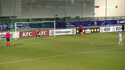 Un tir au but inscrit et deux doigts d'honneur : la drôle d'idée de Derville