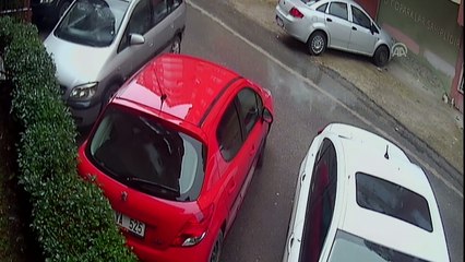 Apartmandan diyafon hırsızlığı kamerada - KOCAELİ