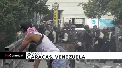 Venezuela'nın başkenti Karakas'ta Maduro karşıtları polisle çatıştı