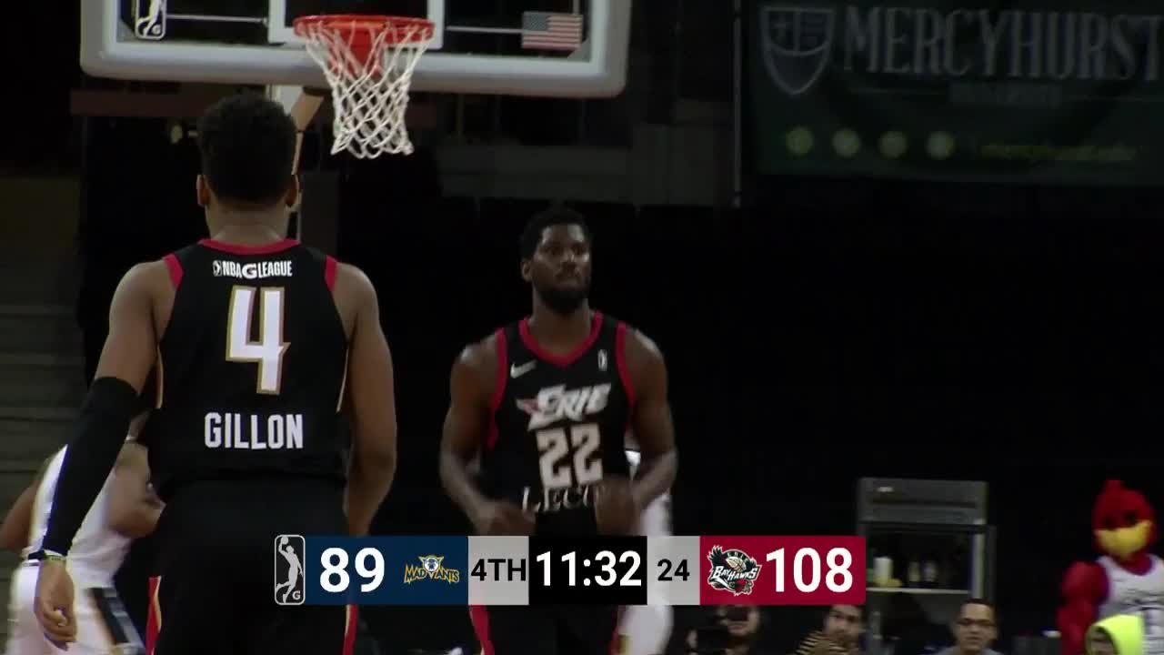 Alex Poythress slams home the alley-oop