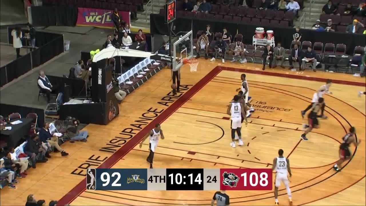 Alex Poythress slams home the alley-oop