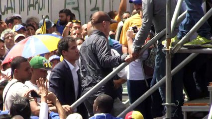 Militares rejeitam Guaidó como presidente interino