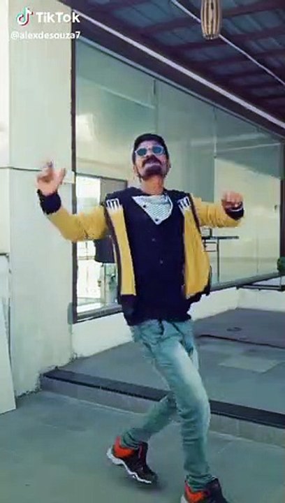 Fan dancing Like Danush