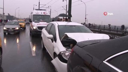 Galata Köprüsü'nde Trafik Kazası: 1 Yaralı