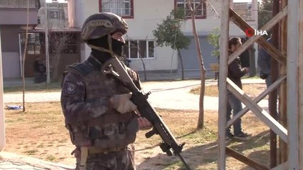 Mahalleyi Kuşatan Polis Uyuşturucu Aradı, Emniyet Müdürü Havadan Takip Etti