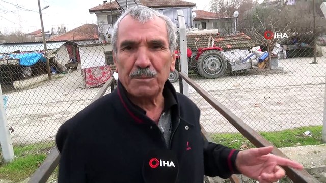 - Boya fabrikalarının Büyük Menderes nehrine akan dereyi kirlettiği iddiası- Tertemiz akan su fabrikalardan sonra siyah akıyor- Fabrikanın atık sularının Büyük Menderes’i zehirlediği öne sürüldü- Fabrik