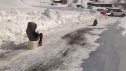 Kar Yağışı En Çok Çocukları Sevindiriyor