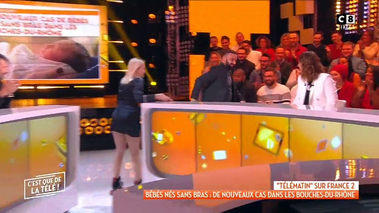 Cyril Hanouna débarque en rollers en direct dans "C'est que de la télé" et surprend Valérie Benaïm - Regardez
