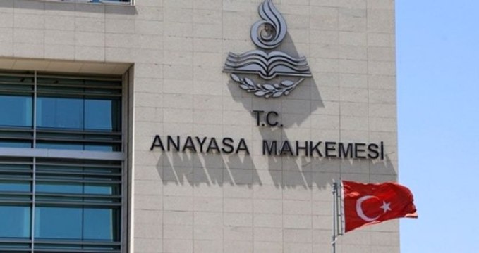 Son Dakika! Anayasa Mahkemesi Başkanlığı Seçiminde, İlk Turda 3 Aday da Yeterli Oyu Alamadığı İçin İkinci Tura Geçildi