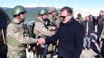 Vali Akbıyık'tan 'sınırın kahramanları'na ziyaret - HAKKARİ