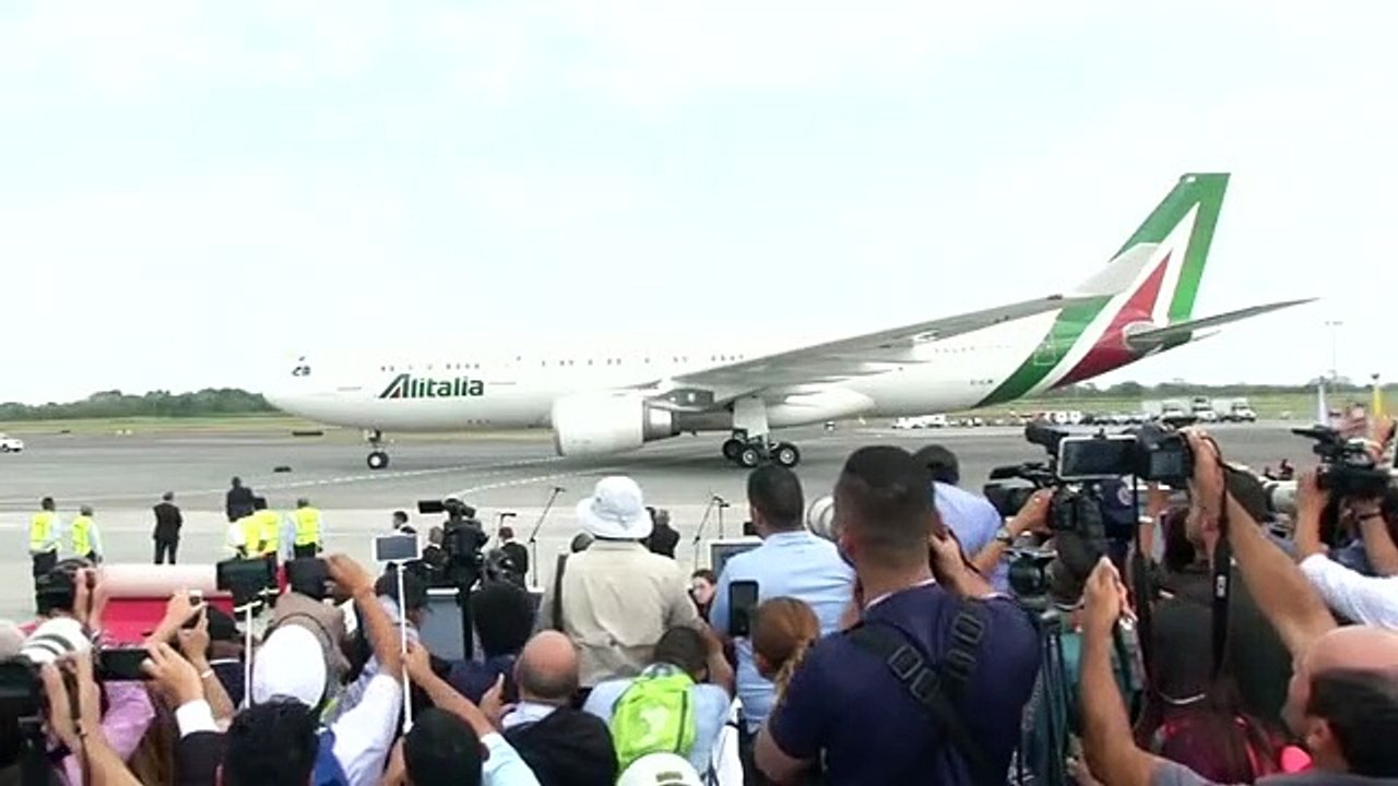Papst Franziskus beim Weltjugendtag in Panama gelandet