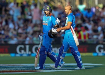 കളി നിര്‍ത്തിയതിൽ  കടുത്ത വിമർശനം | Oneindia Malayalam