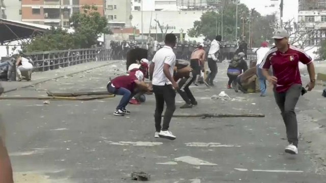 درگیری بین مخالفان مادورو و نیروهای امنیتی ونزوئلا