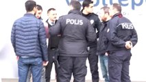 Dükkanının Soyulduğunu İnternetten Gören Kuyumcudan Hırsızlara Kurşun Yağmuru