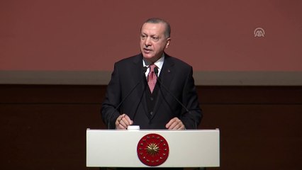 下载视频: Cumhurbaşkanı Erdoğan: '(FETÖ ile mücadele) Şayet haksızlık yapılmış olan varsa onlara haklarını iade ettik' - ANKARA