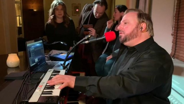 Давос-2019: музыкальный бар для президентов и министров